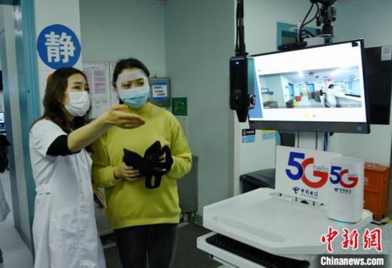 四川首个“5G+医疗机器人+VR”探视系统正式启用